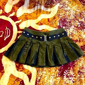 RARE 90’s VTG. TRIPP NYC GREEN & BLACK PLEATED MINI SKIRT W/STRAPS-LG~LIKE NEW